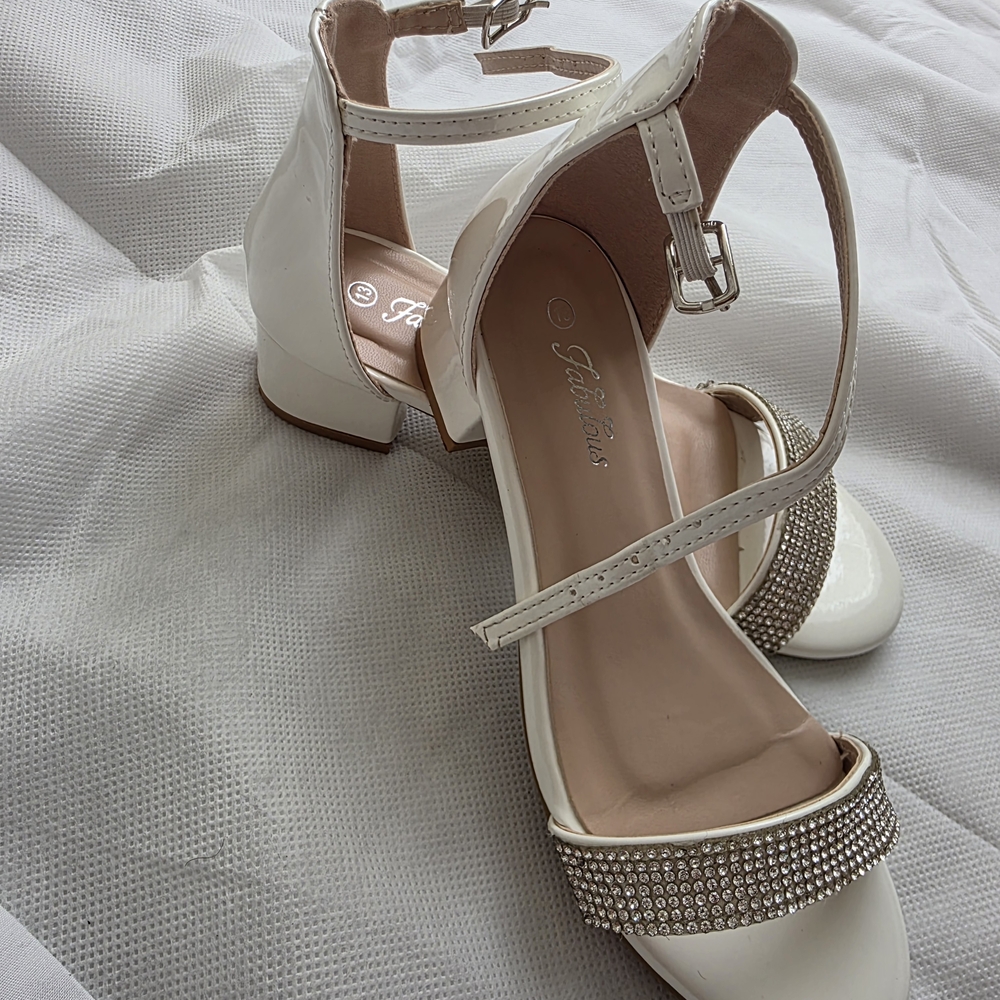 Elegant White Heeled Sandals with Rhinestone Detail